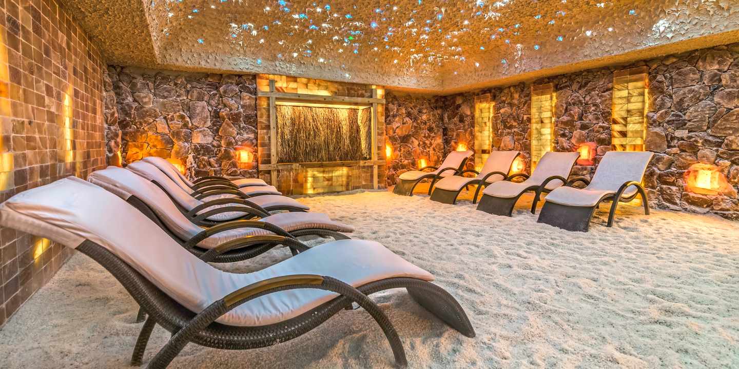 polen-ostseekueste-ustka-grand-lubicz-salzgrotte-liegen-sandboden-wellness-kururlaub-DER1641161.jpg