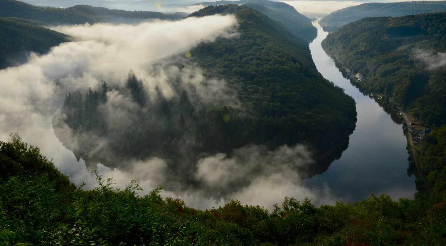 bltd072eb89f72a971a-deutschland-saarschleife-lena-hoppenstaedt-6.jpeg Toller Fotospot in Deutschlands Westen: die Saarschleife im Morgennebel