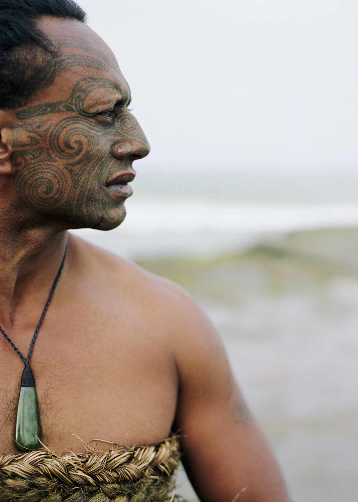 blt9815ac8796d70269-Neuseeland-Maori-Krieger-mit-Ta-Moko-Tattoo-im-Gesicht-g-200133697-003.jpg Maori mit Ta Moko Tattoo