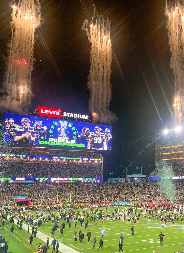 Superbowl LX Feuerwerk nach Sieg im Stadion
