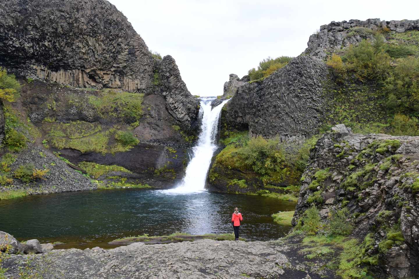 blt1ecab25ce4eca5fa-island-hochland-gjarfoss-wasserfall-i-lena-herrmann.JPG Blick auf den Gjarfoss Wasserfall in Island