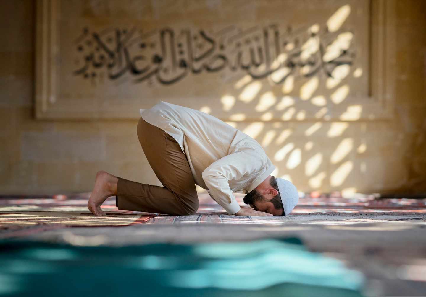 moschee-muslimischer-mann-gebet-g-1001021150.jpg