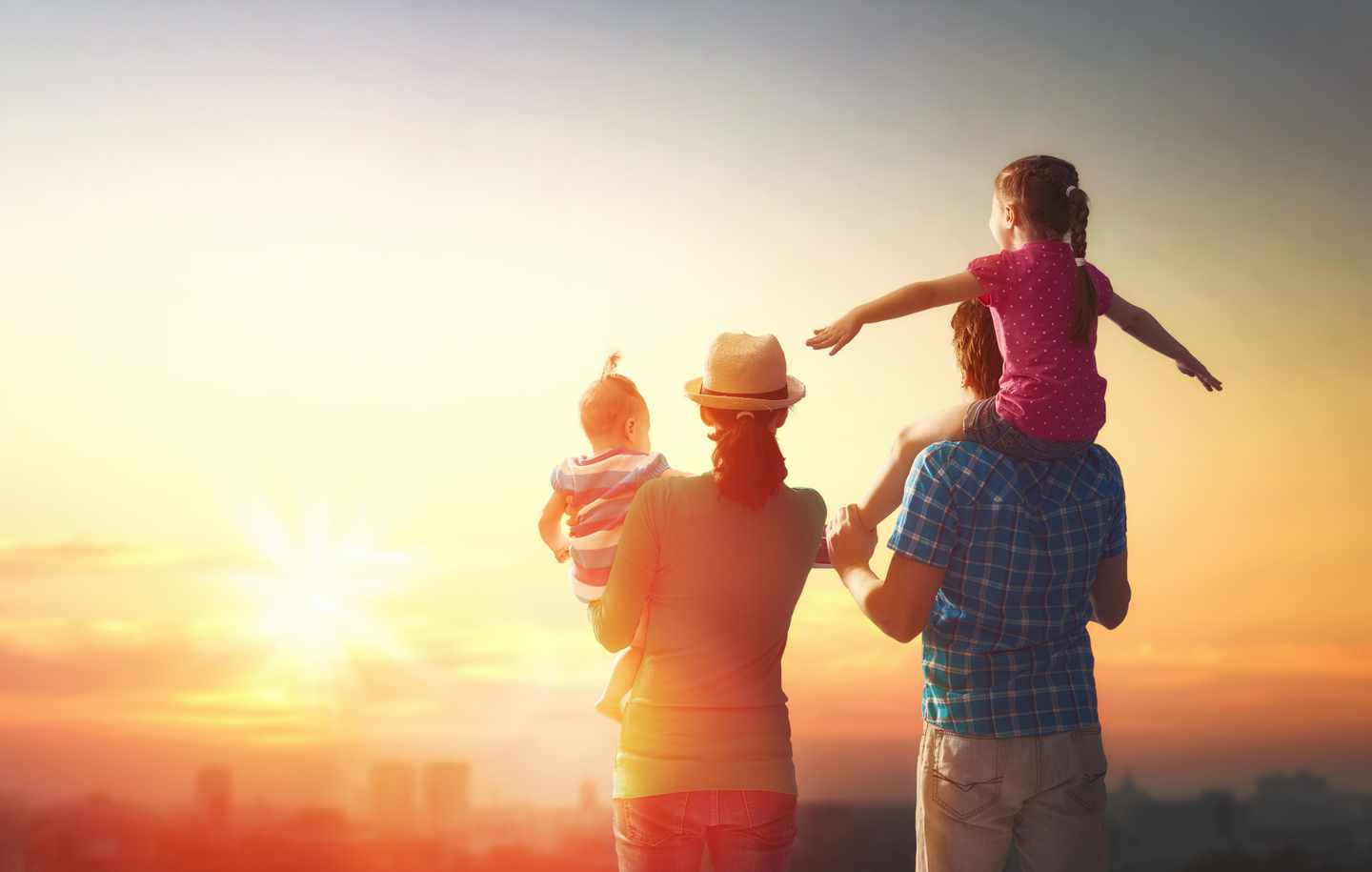 familie-sonnenuntergang-t-534037378.jpg