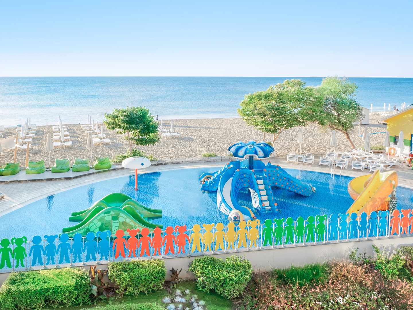 Sentido-Bulgarien-Marea-kinderpool-rutschen-strand-DER1514072.jpg