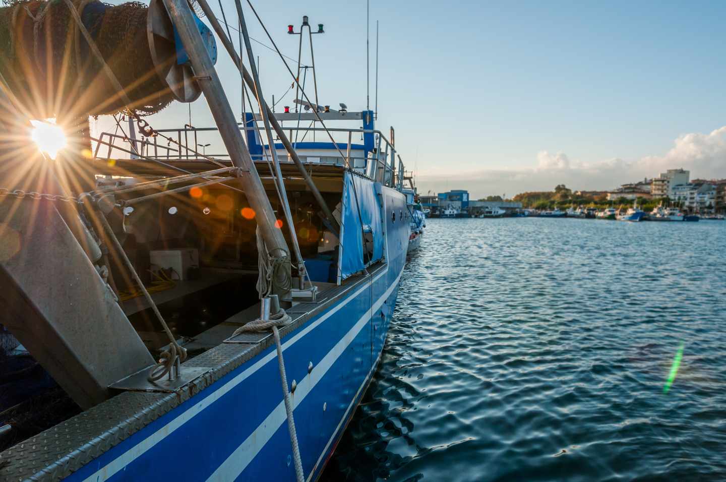 spanien-hafen-cambrilis-g-477909331.jpg