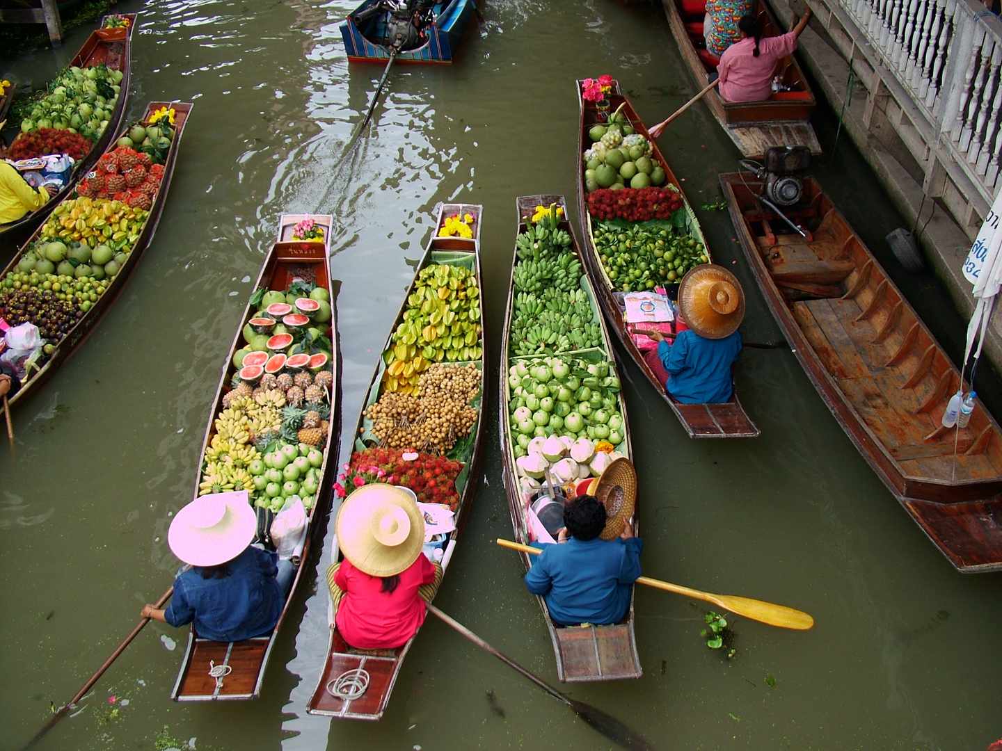thailand-schwimmender-markt-t-140252717.jpg