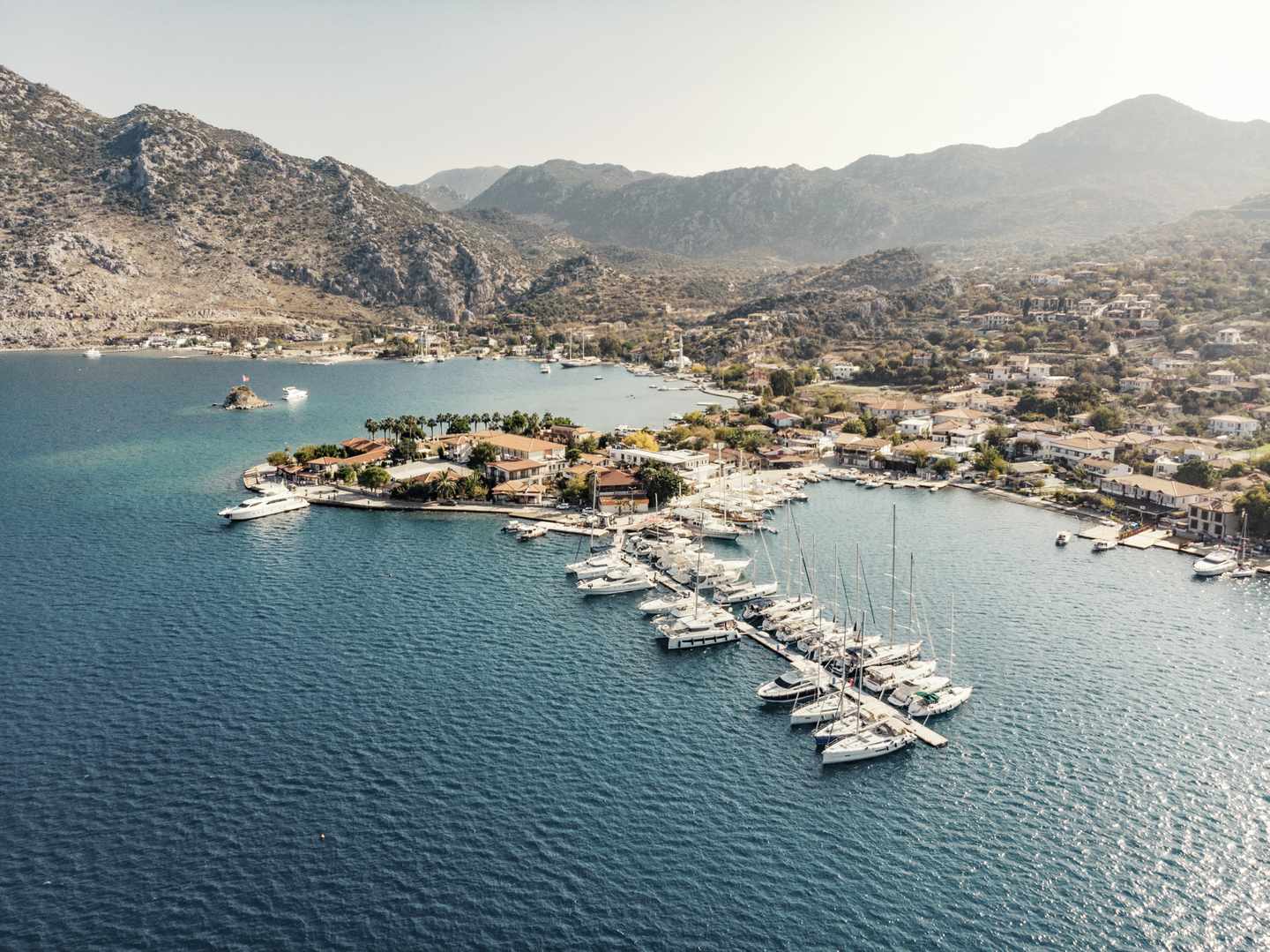 tuerkei-marmaris-luftaufnahme-hafen-und-gebirge-g-1291202614_bearbeitet.jpg