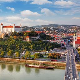 slowakei-bratislava-panorama-klein-g-502863287.jpg