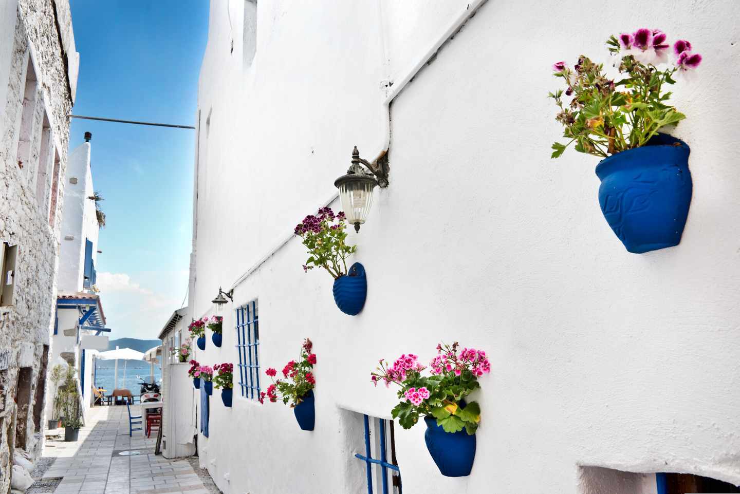 türkei-türkische-ägäis-bodrum-gasse-klein-g-529902849.jpg