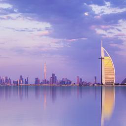 orient-hotel-dubai-skyline-daemmerung-t-470434611.jpg