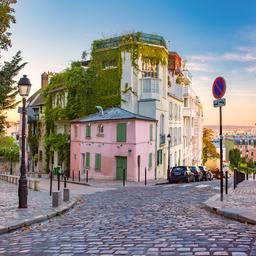 frankreich-paris-montmartre-strasse-g-1059273012.jpg