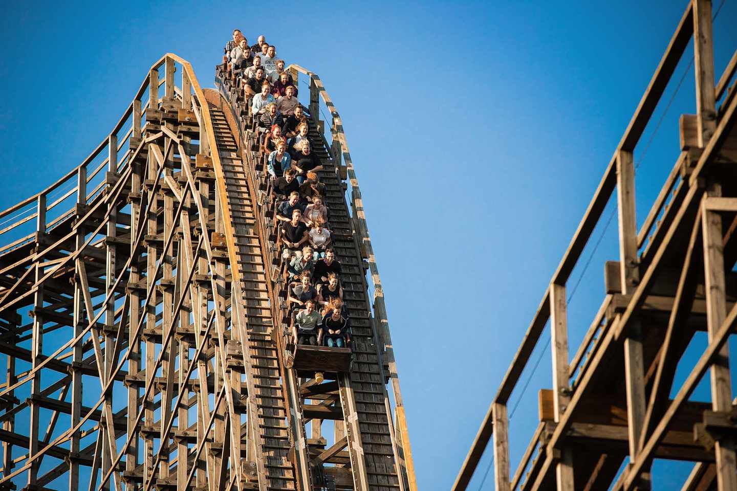deutschland-heide-park-schnellste-holzachterbahn-europas.jpg