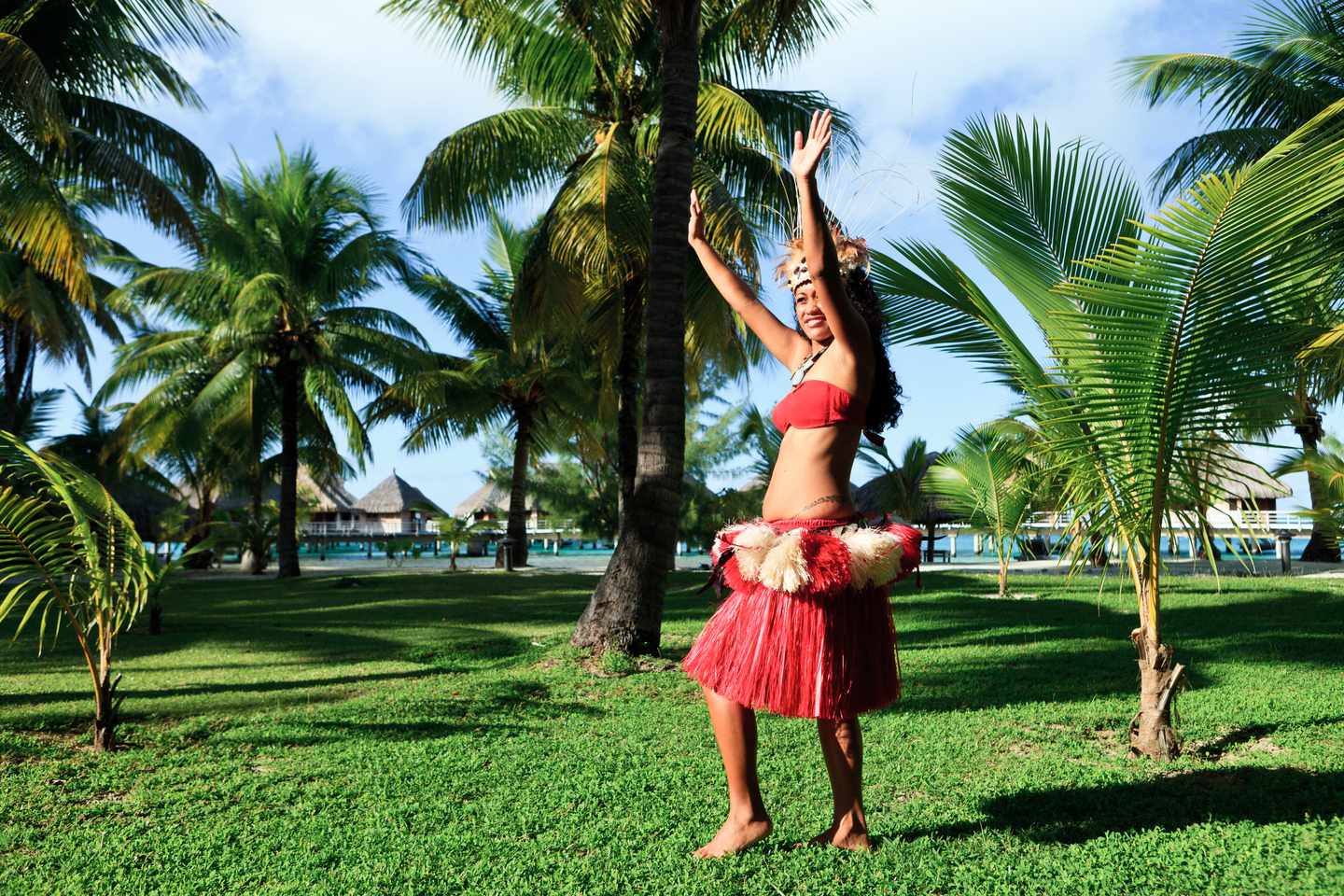 Französische-Polynesien-Tahiti-Tänzerin-g-182885062-Verbessert-SR.jpg