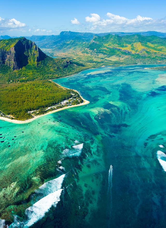 Die beste Reisezeit für den Mauritius-Urlaub Mauritius: Berg mit Küste