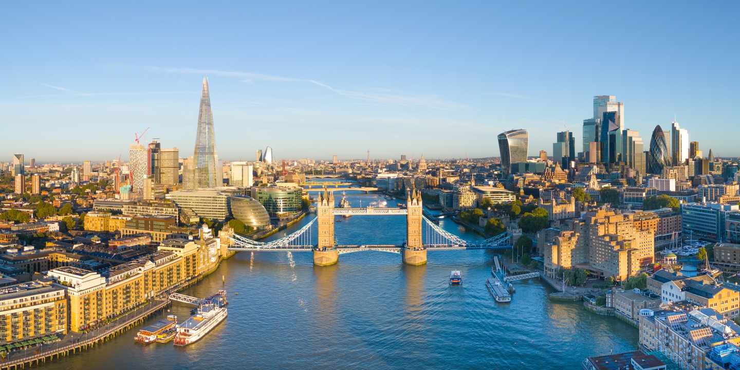 grossbritannien-england-london-tower-bridge-skyline-sonnenuntergang-v2-g-2173669769.jpg