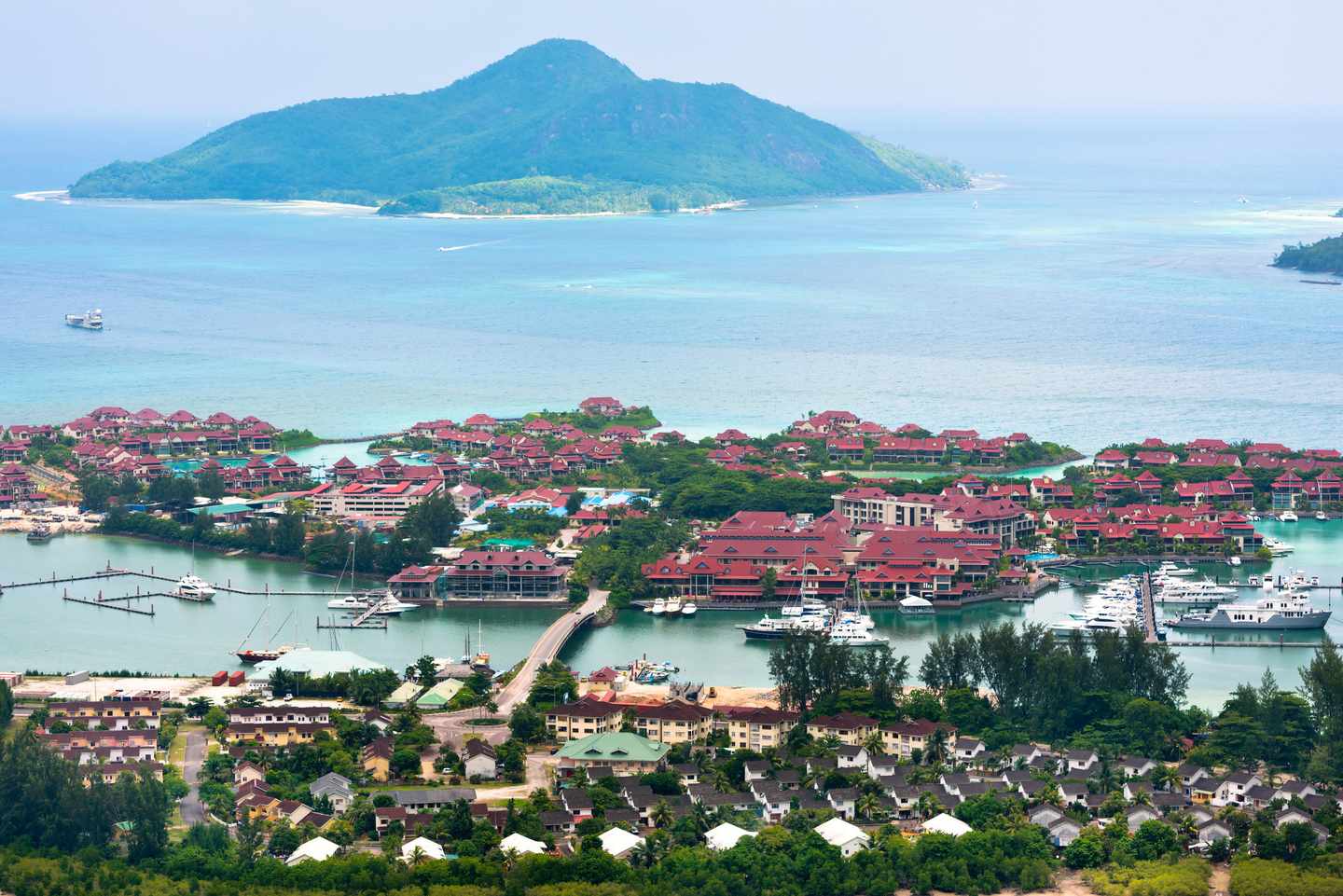 seychellen-mahe-eden-luftbild-t-467795014.jpg