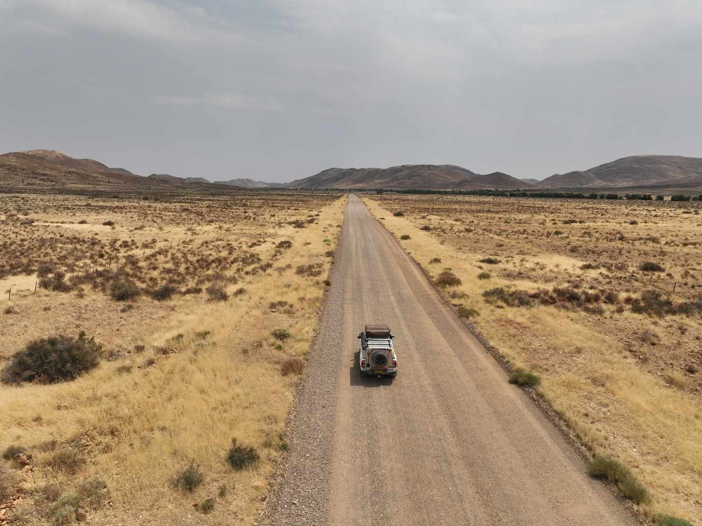 namibia-auto-schotterstrasse-g-1440840744.jpg
