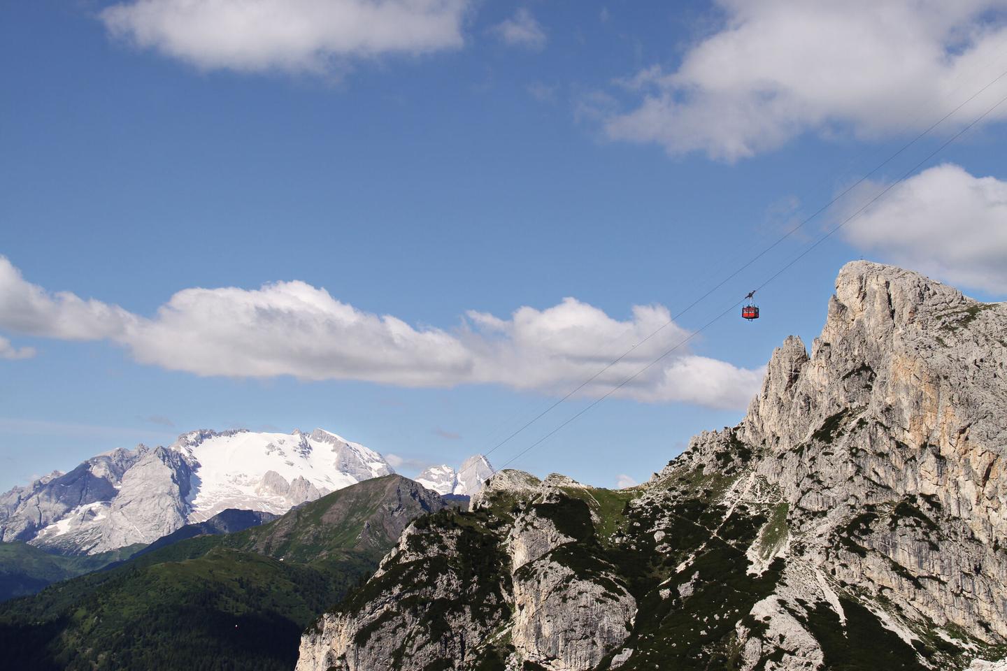 italien-hero-roadtrip-berg-marmolata-in-italienischen-dolomiten-g-122718559.jpg