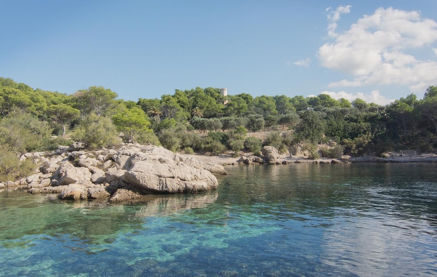 spanien-mallorca-sa-dragonera-cala-llado-küste-meer-g-870803268.jpg
