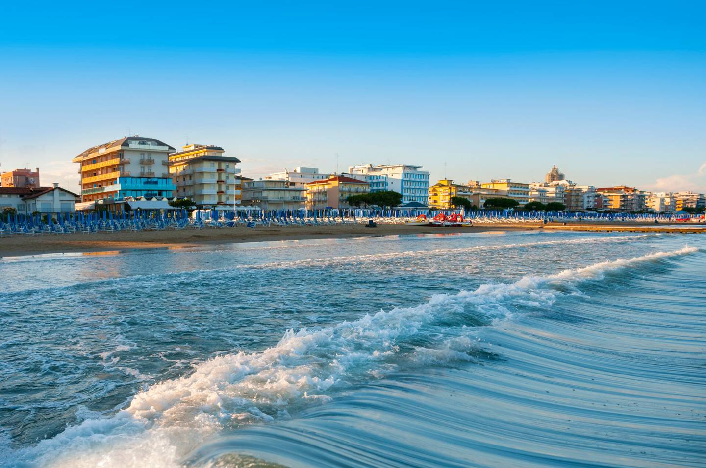 italien-venetien-lido-di-jesolo-strand-klein-g-1089262990.jpg