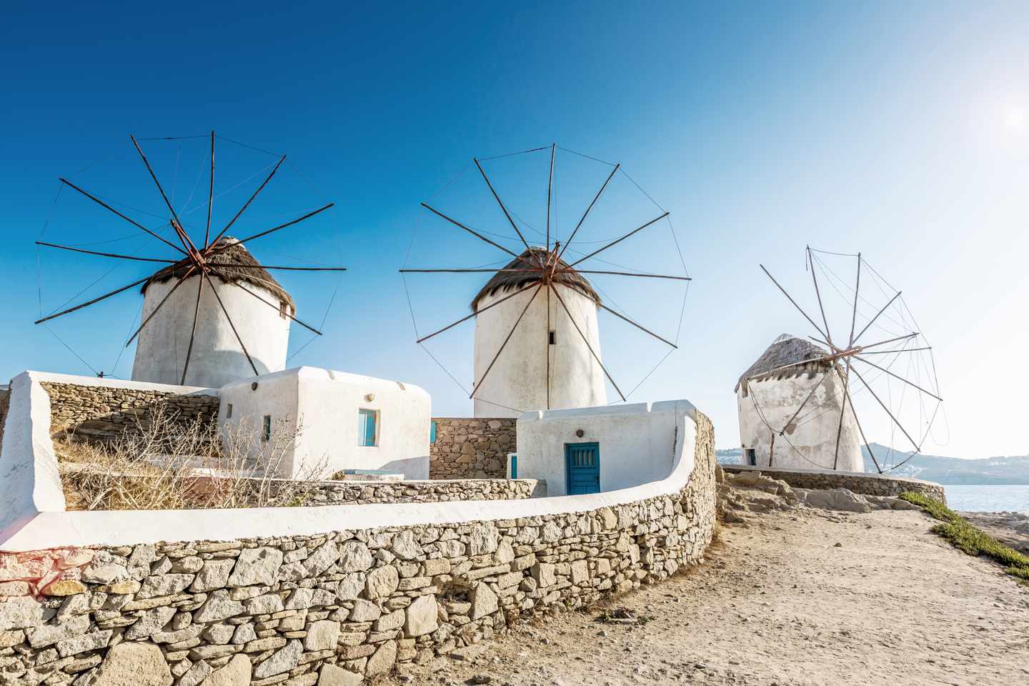 griechenland-mykonos-windmuehlen-auf-den-bergen-g-174749538_v2.jpg