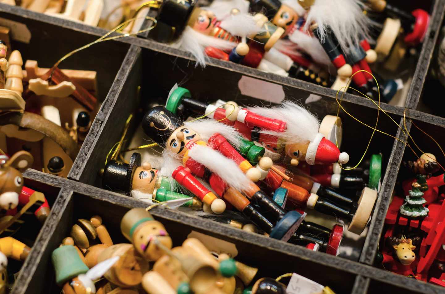 deutschland-weihnachtsmarkt-nussknacker-g-927332802.jpg