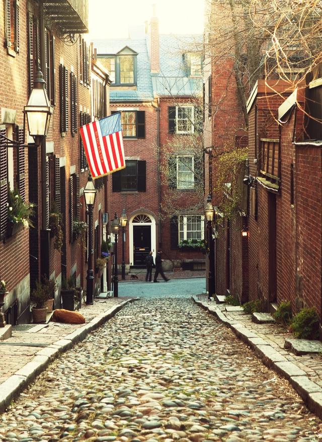 Boston usa-boston-acorn-street-g--152177204.jpg