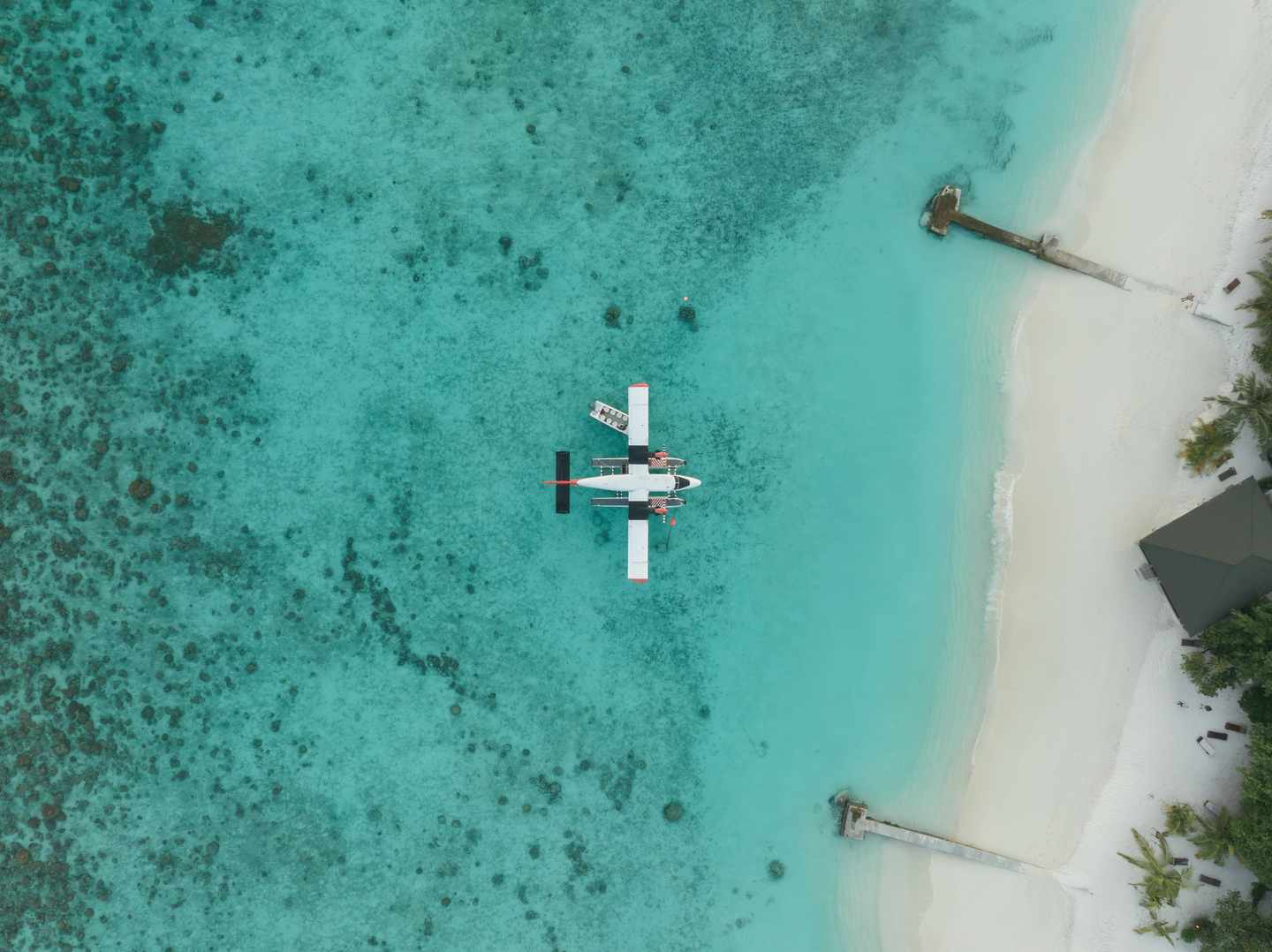 maledives-adaaran-meedhupparu-waterplane-tophop-c10-m9006.jpg