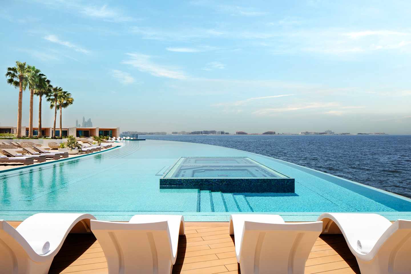 vae-dubai-burj-al-arab-jumeirah-infinity-pool-d1078724.jpg