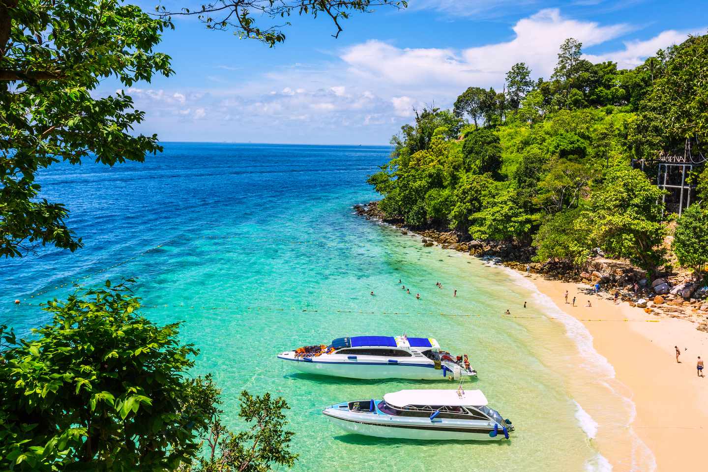 thailand-phi-phi-islands-strand-t-683888592.jpg