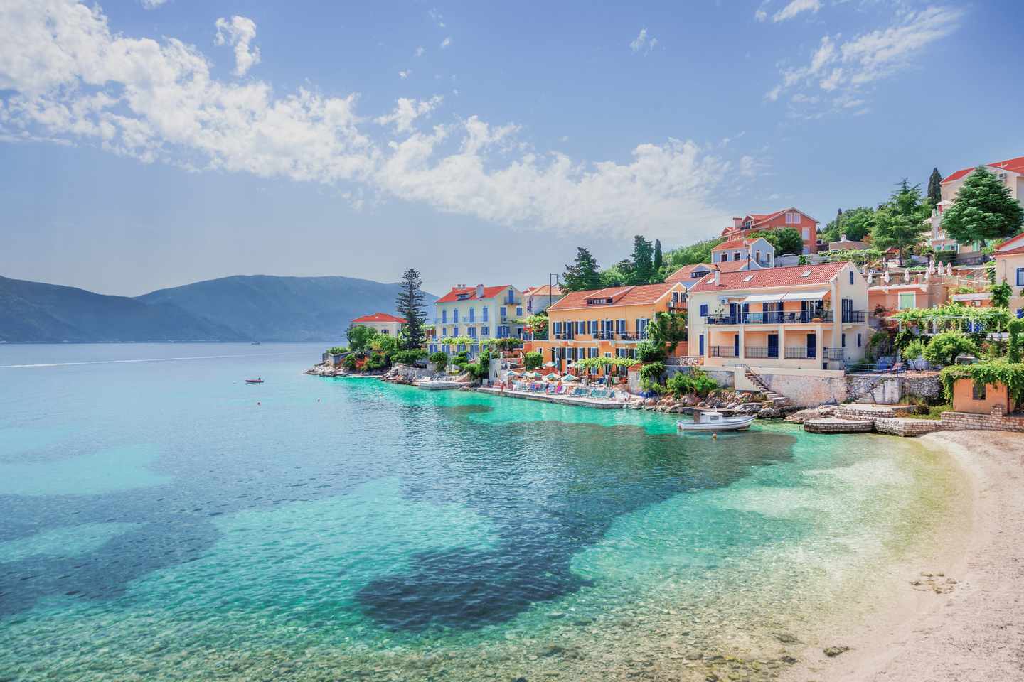 griechenland-kefalonia-fiskardo-stadt-haeuser-g-1199069695-2.jpg
