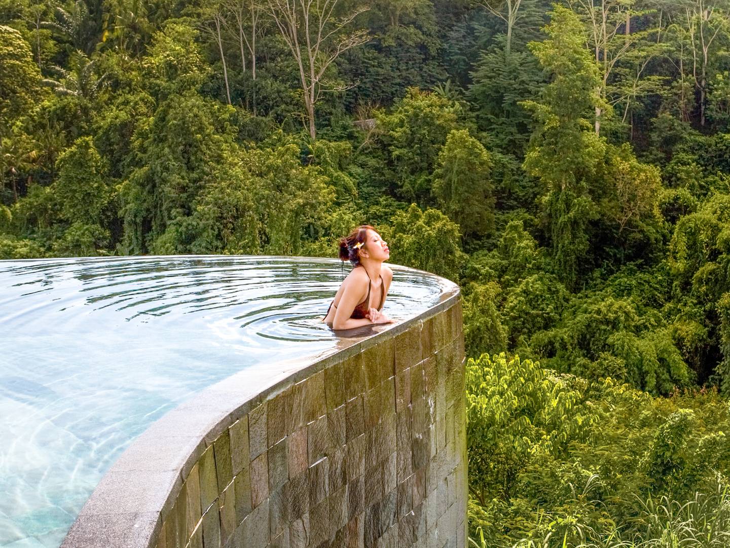 indonesien-bali-hotel-infinity-pool-g-157511761-lp.jpg