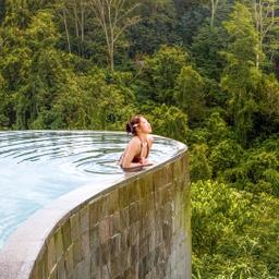indonesien-bali-hotel-infinity-pool-g-157511761-lp.jpg