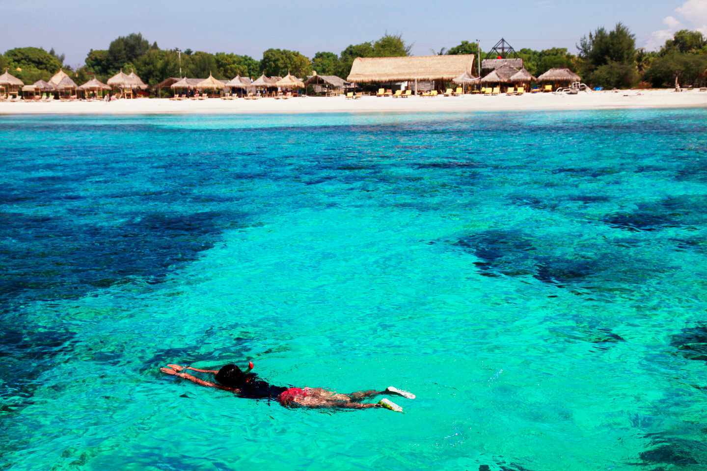 indonesien-gili-inseln-schnorchlerin-klein-g-471373649.jpg