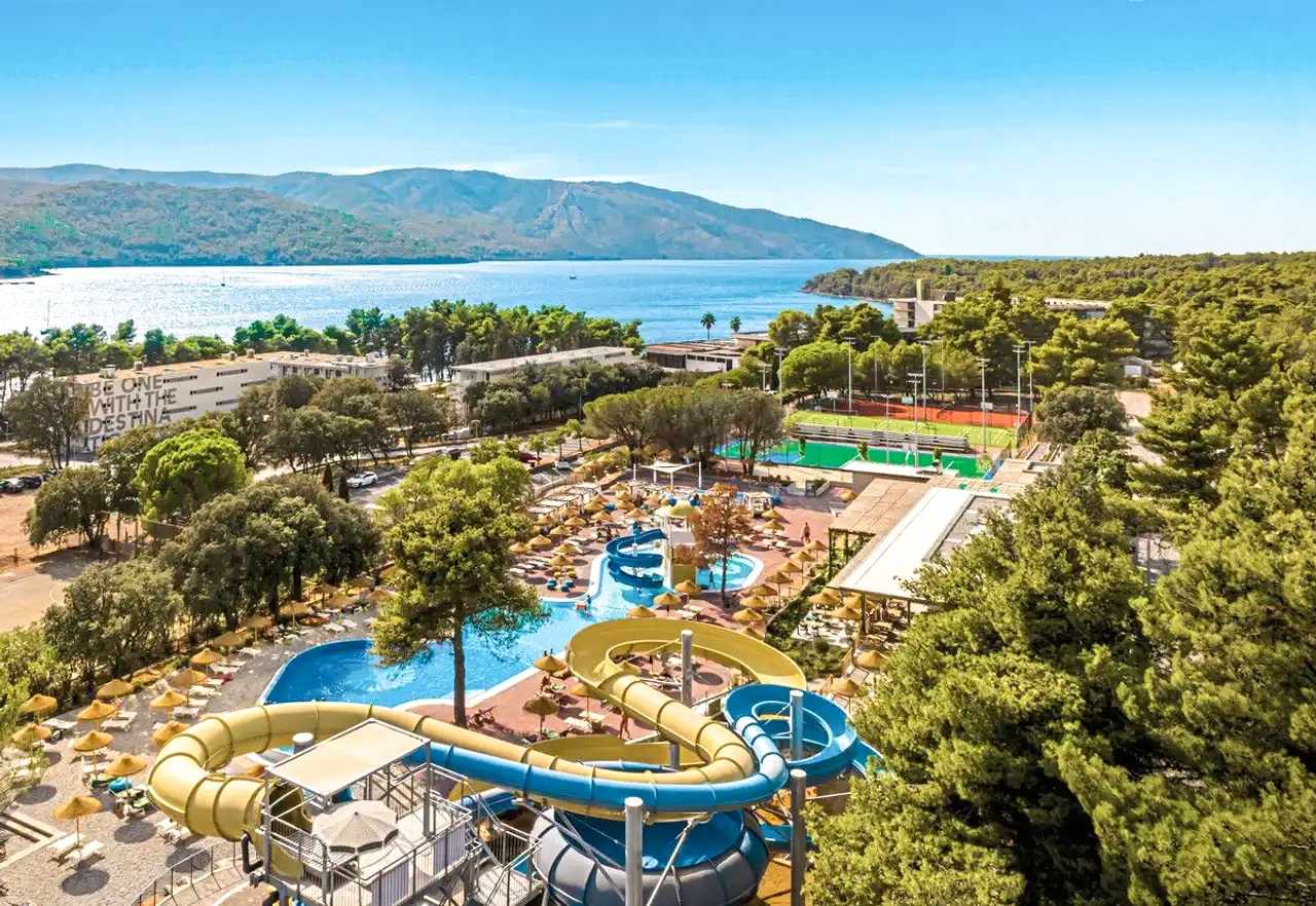 kroatien-stari_grad_-hotelansicht_Valamar_Amicor_Green_Resort.jpg