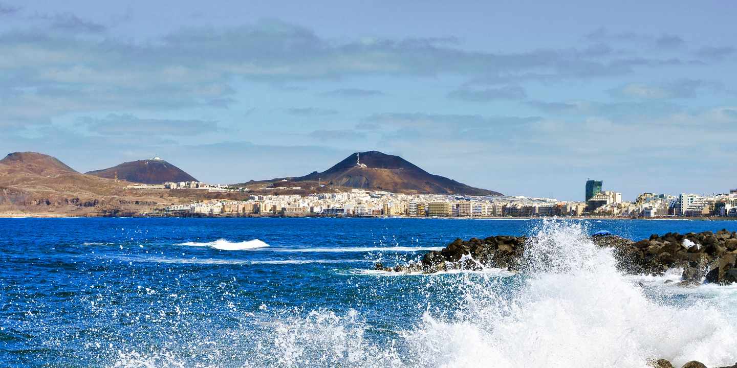 gran-canaria-las-palmas-brandung-felsen-g-480182991.jpg