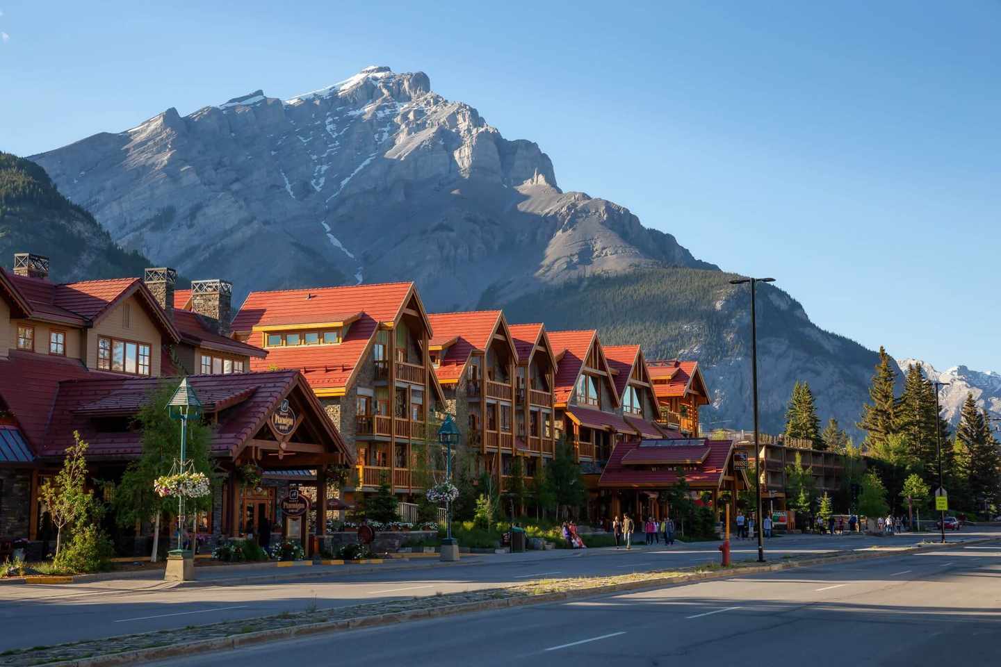 kanada-alberta-banff-strassenzug-g-1025108092.jpg