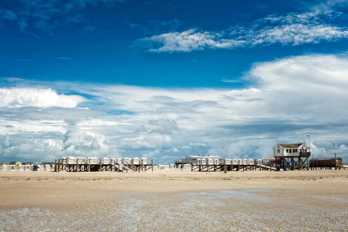 deutschland-st-peter-ording-pfahlbauten-fotospots-deutschland-g-848059474.jpg