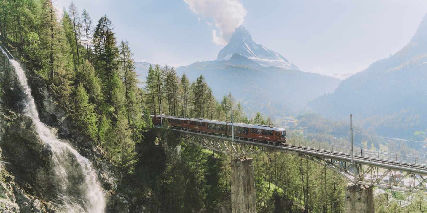 schweiz-matterhorn-berg-zug-g-1035161480.jpg