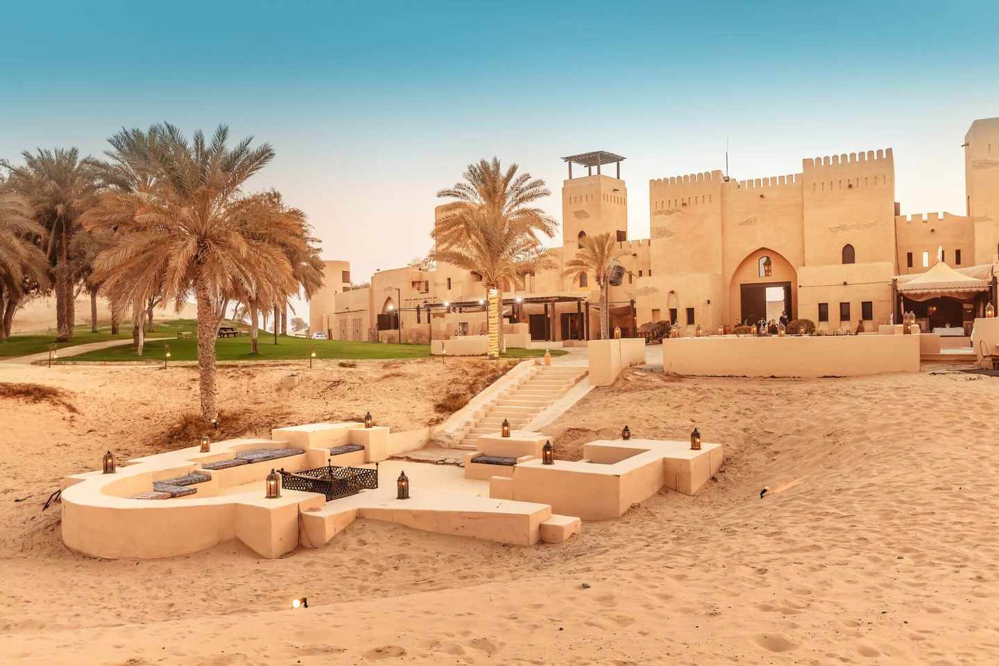 dubai-festung-in-wueste-dertour-g-1203821437.jpg