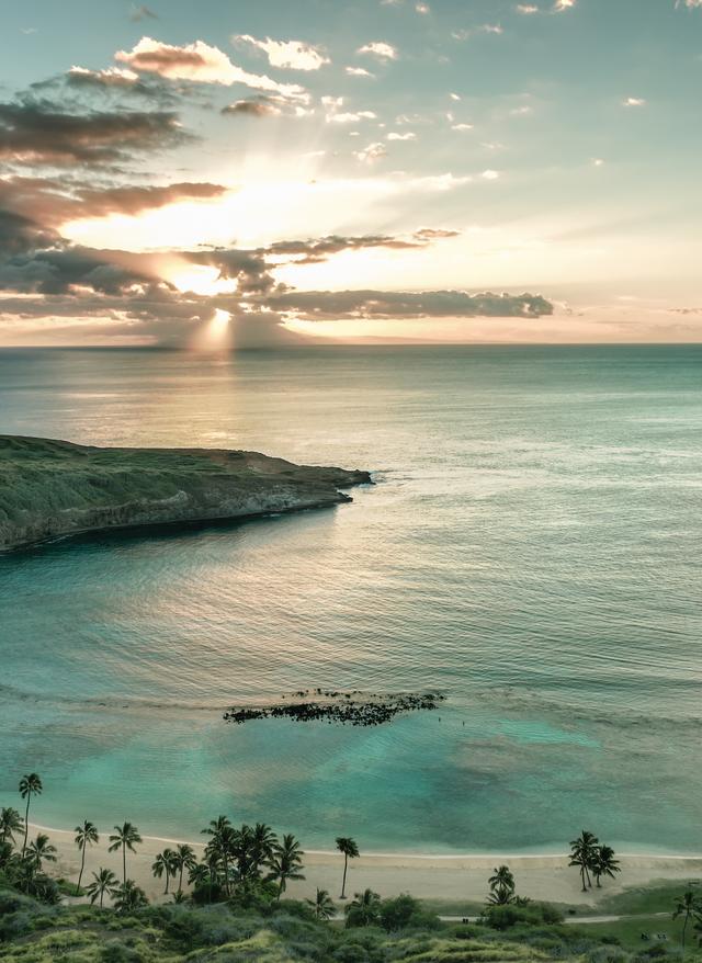 Oahu Urlaub Oahu Urlaub mit DERTOUR. Luftaufnahme der Hanuma Bay auf Oahu