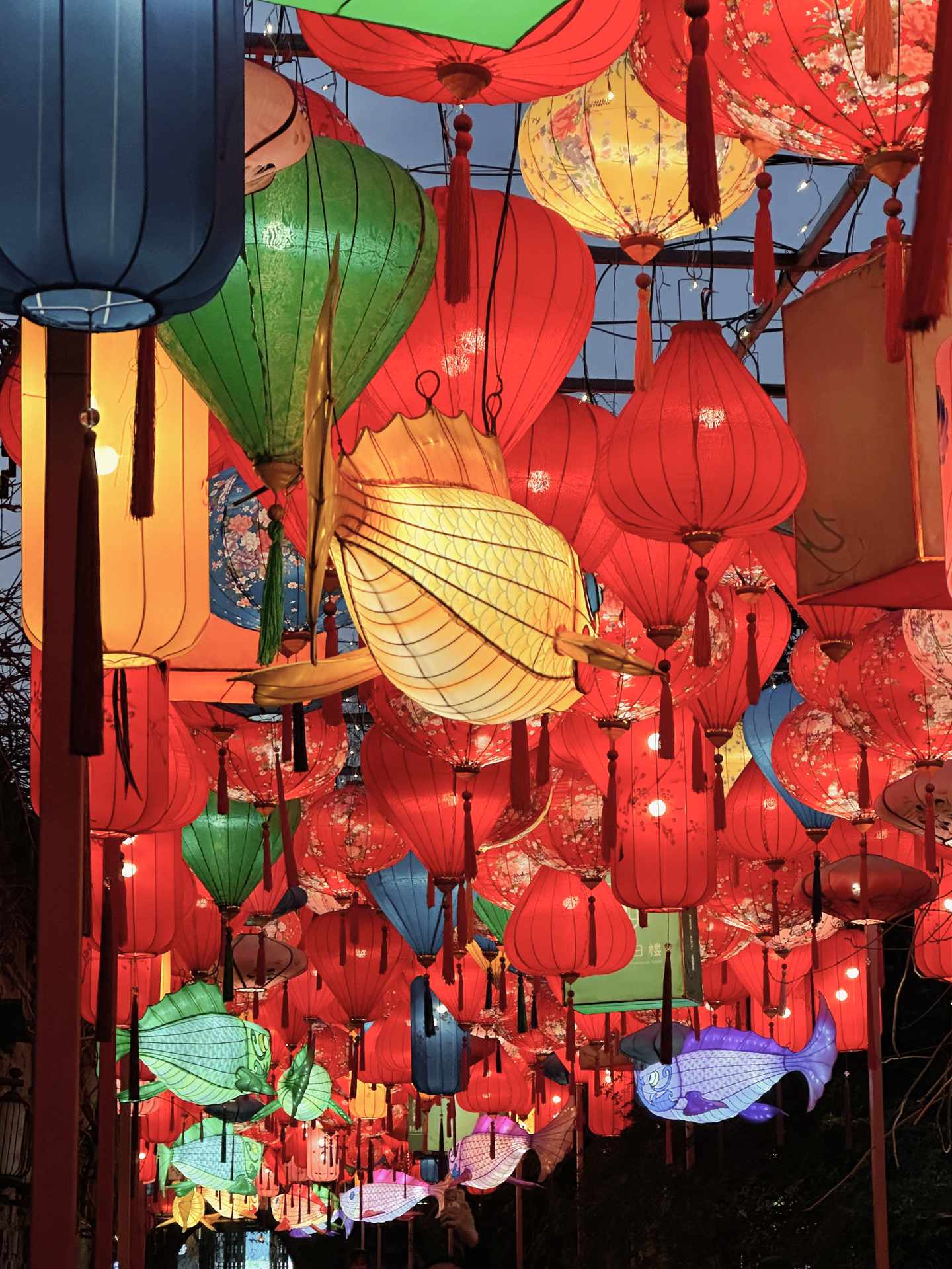 blt351788a31d1a1a5a-China-Shanghai-chinesisches-Neujahr-rote-Lampen-g-1463085209.jpg Lampions zum Chinesischen Neujahr in Shanghai