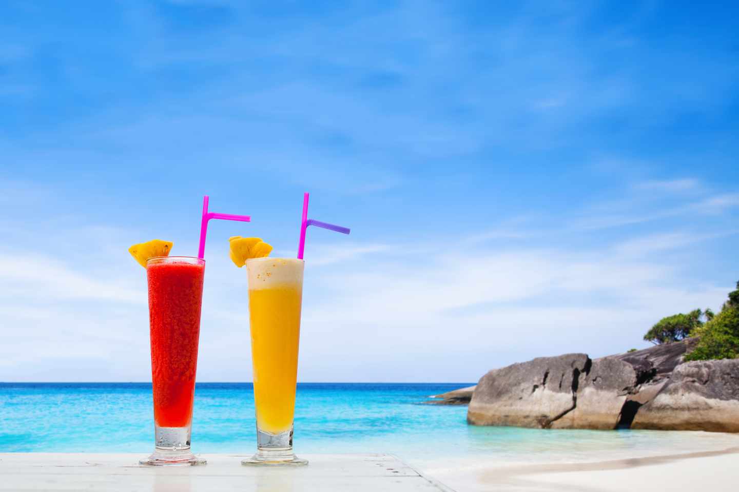 seychellen-cocktails-strand-t-639323504.jpg