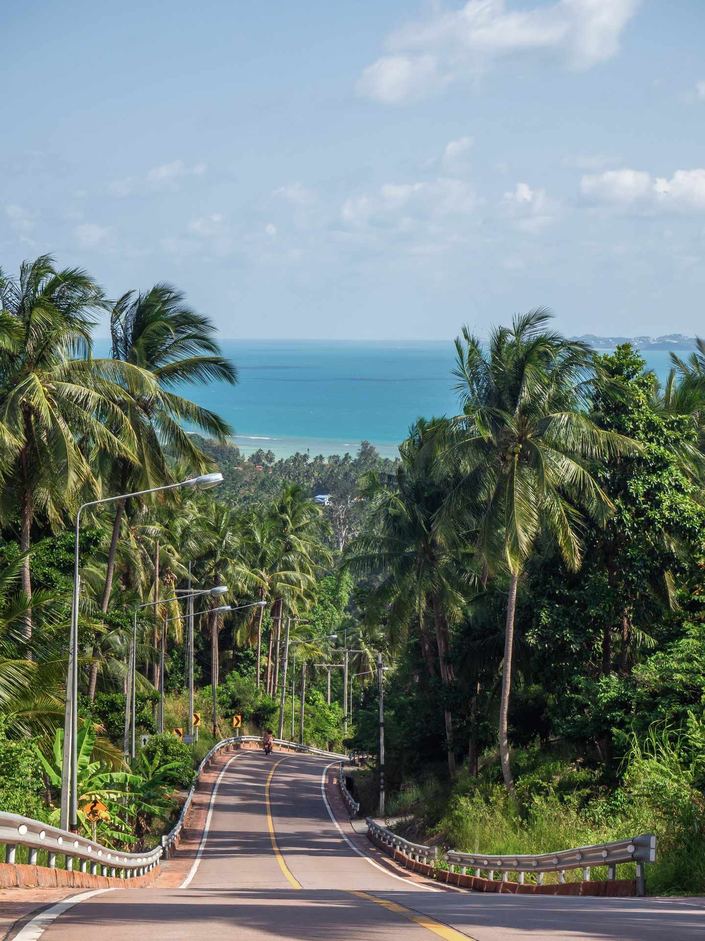 blt914e9b912282a1b8-Thailand-Koh-Phangan-Stra_e.mit-Meerblick-g-1141729346.jpg Straße mit Meerblick