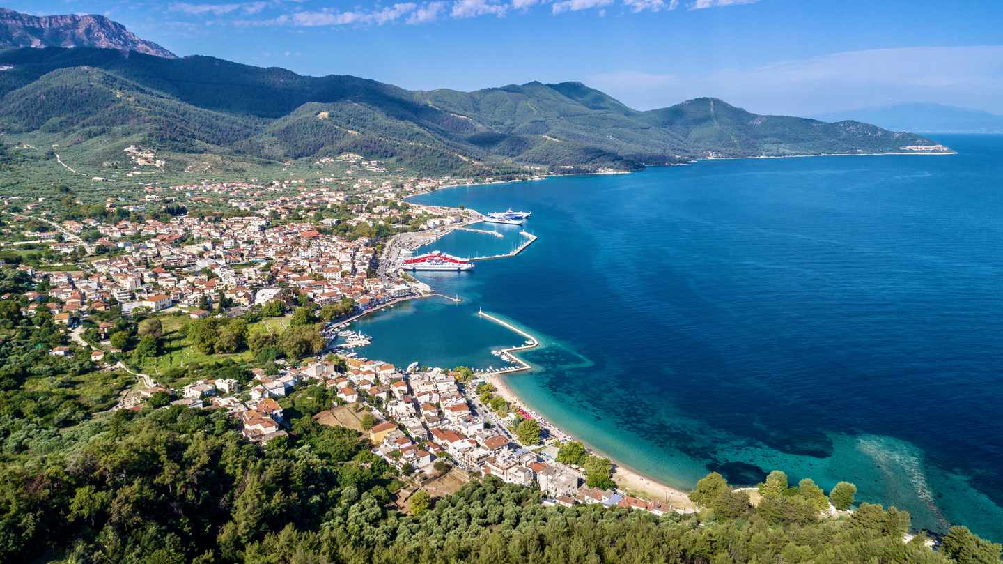 griechenland-thassos-blick-auf-die-hafenstadt-limenas-g-1022476834.jpg
