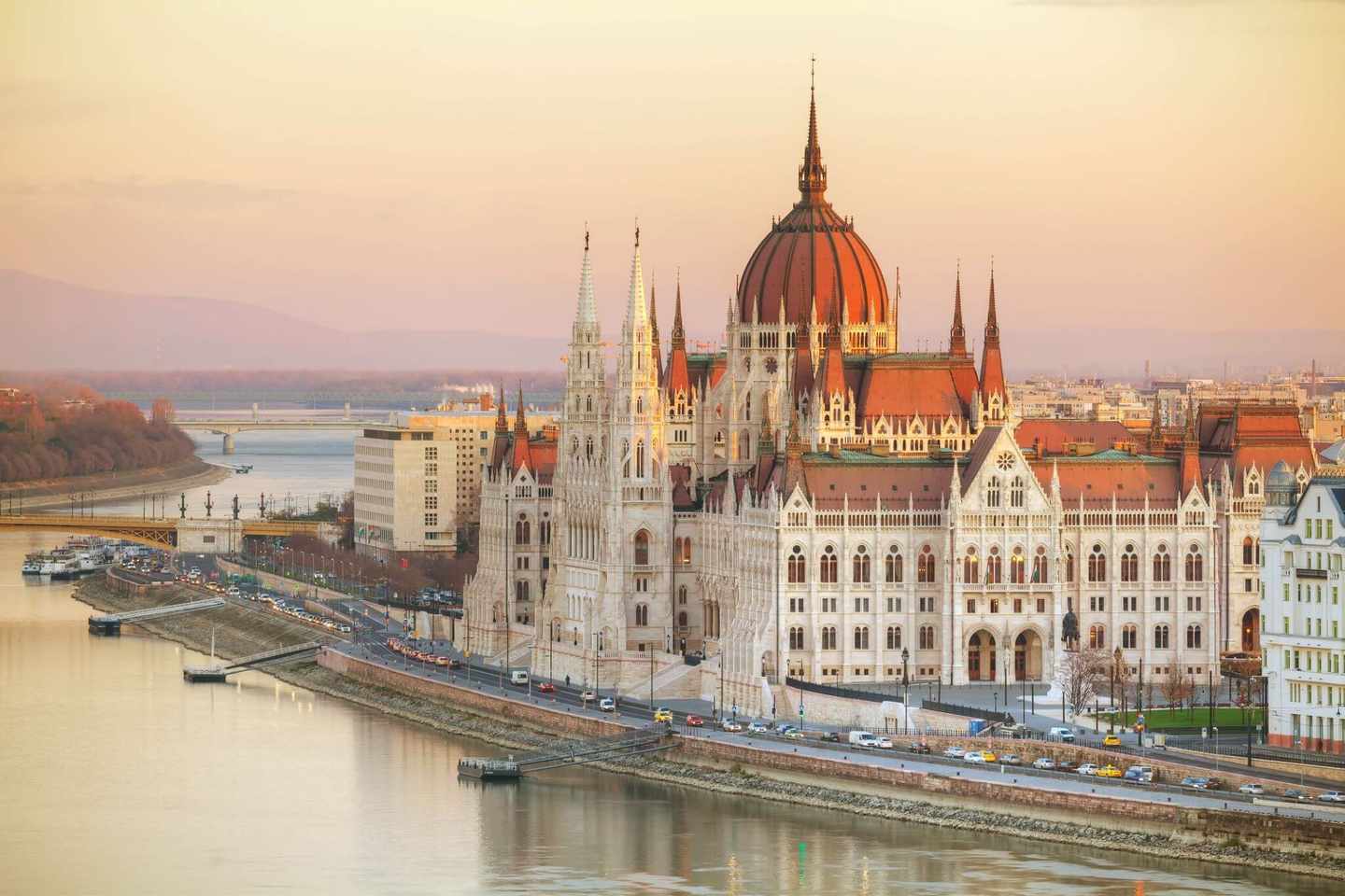 ungarn-budapest-parlament-g-508662108.jpg