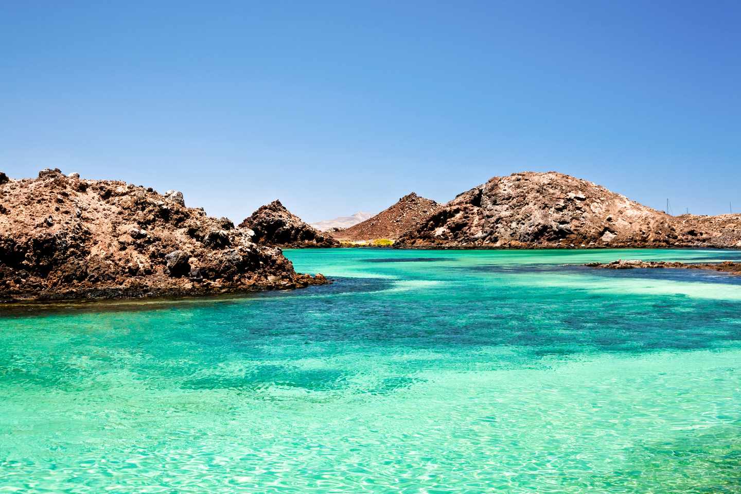spanien-kanaren-los-lobos-vulkanisches-meer-g-155600853.jpg