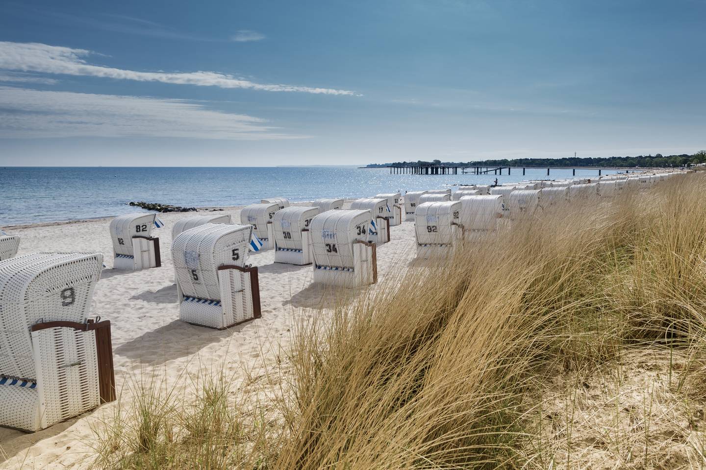 deutschland-schleswig-holstein-timmendorfer-strand-strandkoerbe-g-147642564.jpg