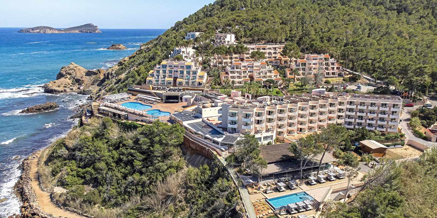 spanien-ibiza-sentido-cala-verde-hanglage-hotelanlage-meerblick-DER1600642.jpg