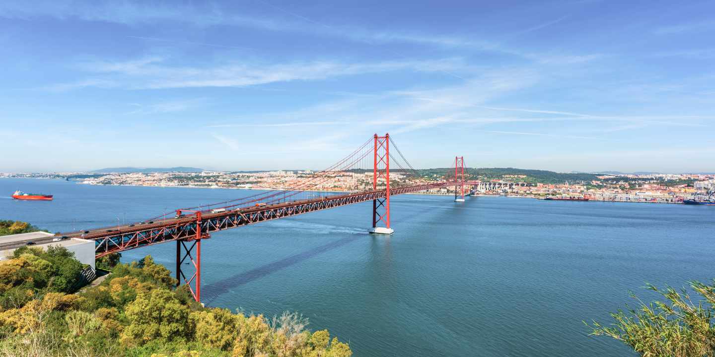 portugal-lissabon-bruecke-ponte-25-de-abril-tejo-g-678756966.jpg
